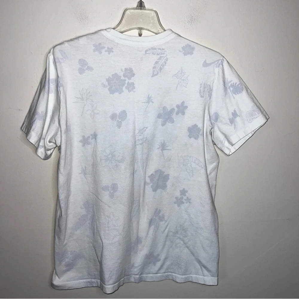 Nike The Nike Tee Paradise Plant T-shirt Size Medium